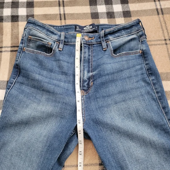 Hollister ultra high rise distress jean - Picture 6 of 8